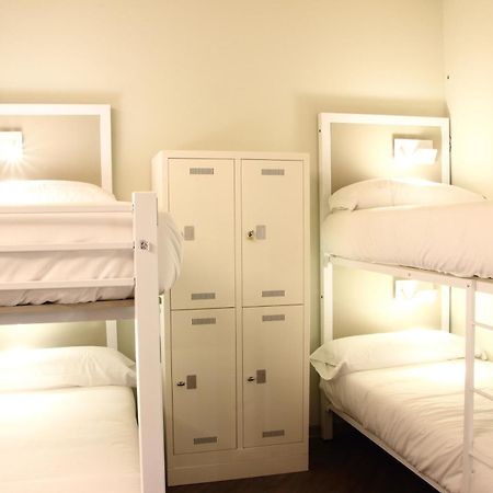 Poshtel Bilbao - Premium Hostel Bilik gambar