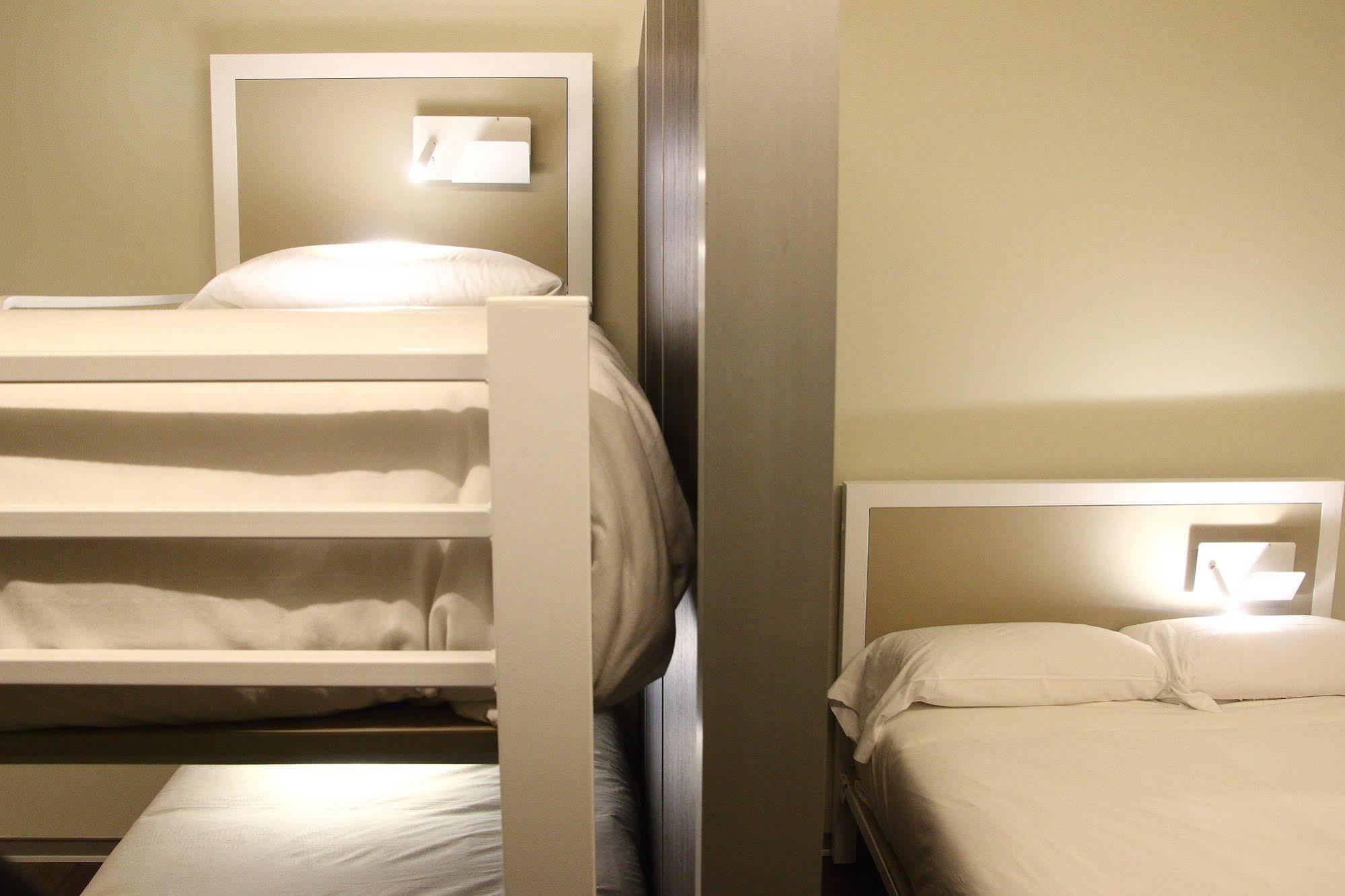 Poshtel Bilbao - Premium Hostel Luaran gambar